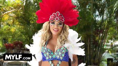Brazilian MILF Vivianne DeSilva gives a kinky handjob in carnival costume to fanboy's hard cock - sexu.com - Usa - Brazil