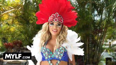 Curvy Brazilian MILF Vivianne DeSilva gets interviewed by a fan & gives a kinky blowjob in carnival outfit - sexu.com - Brazil