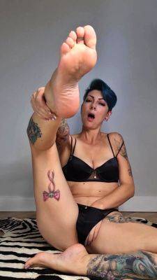 foot fetish - All Hail MILF With Foot Fetish - drtuber.com