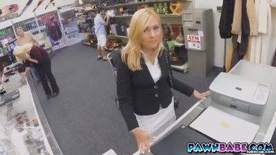 Blonde Sexy Milf Takes A Facial In The Storage Room To A Pawn Shop - hotmovs.com