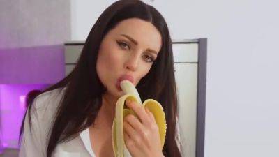 Luna Roul In Hot Milf Showed How To Eat A Banana - hotmovs.com