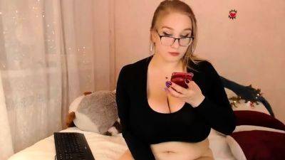 Hot curvy webcam MILF porn video - drtuber.com