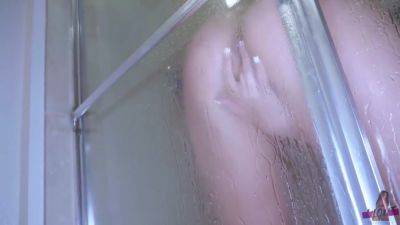 Kiki Klout - Kiki Klout In Milf Loves Fucking Bbc In The Shower - txxx.com