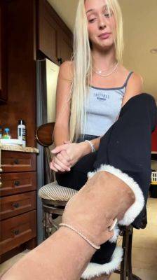 Hawt Blonde milf in foot Fetish tube scene - drtuber.com